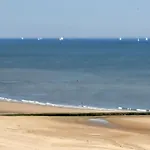 Apartment Raversijde With Seaview
