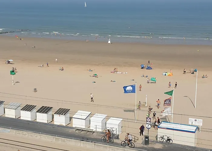 Apartment Raversijde with Seaview